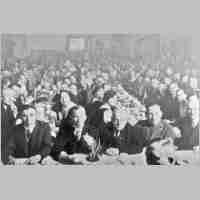 020-0098 Grosses Gemeindetreffen, Starkenberg, Gauleden, Kapkeim und Umgebung 1938 im Tanzsaall  Kellermuehle.jpg
